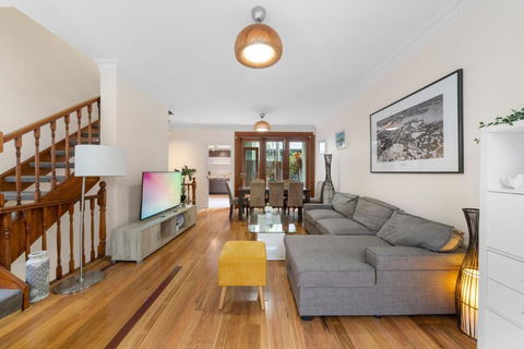 Ideally Located 3 BR With Parking & Central & Darling Harbour-10 Mins Walk - Accommodation Sydney 0