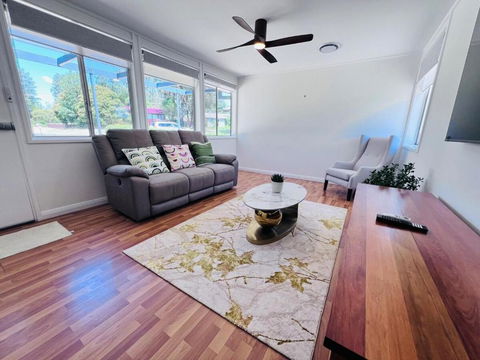 Idyllic House In Duffy - Sydney 4u 0