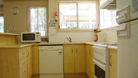 Idyllic Seaside Hideaway - Sydney 4u 2