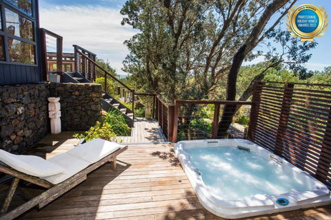 Illaroo Absolute Beachfront With Spa - Sydney 4u 0
