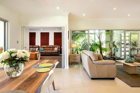 Adelphi Waterfront 2 Bedroom Ground Floor Home - Sydney 4u 2