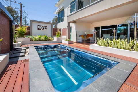 Adelphi Waterfront 2 Bedroom Ground Floor Home - Sydney 4u 1