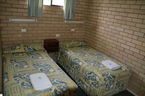 Adrian Motel - Sydney 4u 1