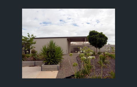 Agape Holiday Home - Sydney 4u 1
