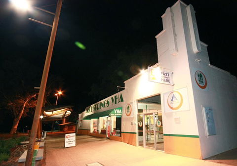 Alice Springs YHA - Sydney 4u 0