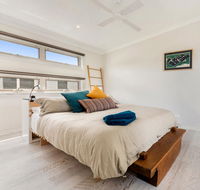 Alice's Palace 2-minute walk to lifeguard patrolled surf beach - Accommodation Sydney