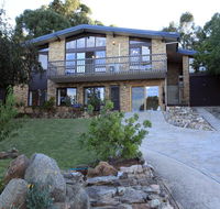 Alpine Apartment - Great location with views of Lake Jindabyne - Sydney 4u