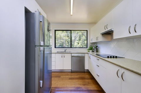 Ammaboolah At Hat Head - Sydney 4u 3