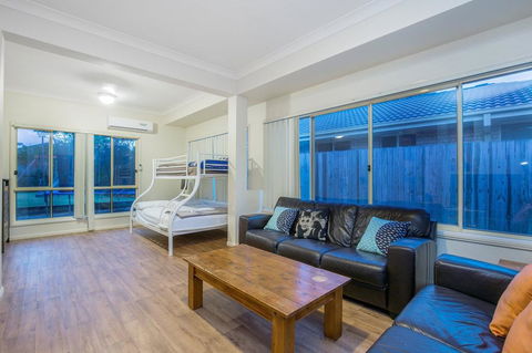 Anaheim Family Lodge By Getastay - Accommodation Sydney 1