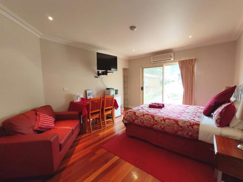 Angela's Beach Stays - Accommodation Sydney 0