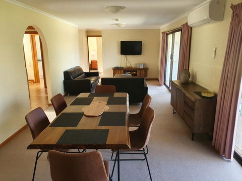 Annies Holiday Units - Sydney 4u 0