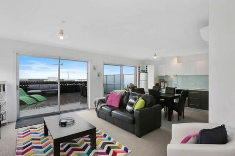 APOLLO 13 PENTHOUSE - Free Wifi & Huge Terrace! - Accommodation Sydney 0