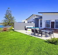 Aqua - views over jones beach - Accommodation Sydney