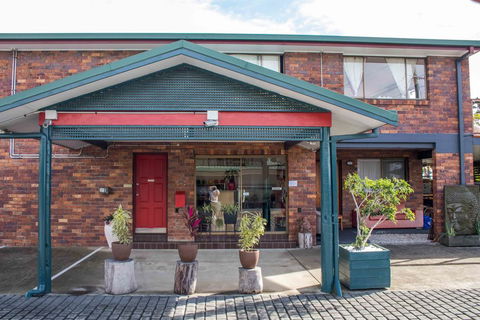 Arabella Motor Inn (formerly South Tweed Motor Inn) - Sydney 4u 1