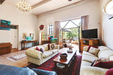 Arty Warehouse Apartment - Stroll To South Beach - Sydney 4u 0