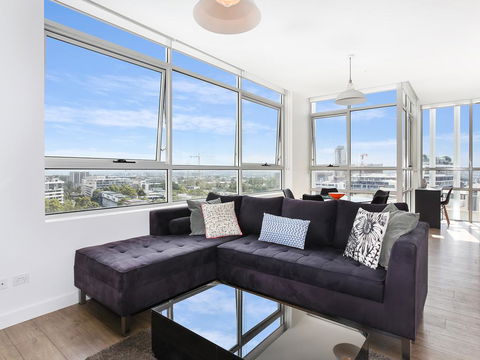 As The Sun Sets - Modern And Spacious 2BR Zetland Apartment Facing The Setting Sun - Sydney 4u 0