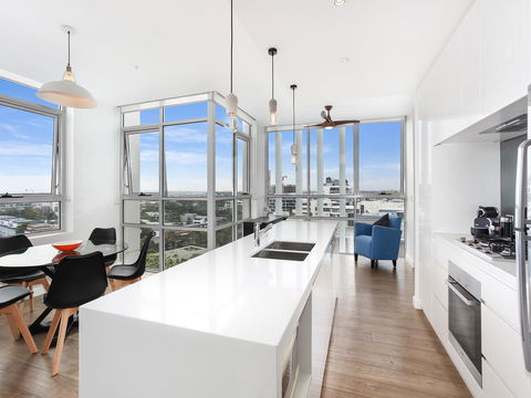 As The Sun Sets - Modern And Spacious 2BR Zetland Apartment Facing The Setting Sun - Sydney 4u 2