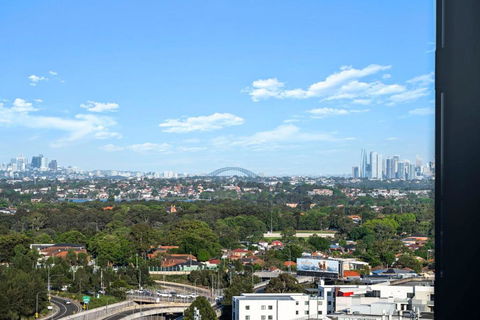 Luxury 1BR Apt With Stunning City Skyline Views - Accommodation Sydney 1