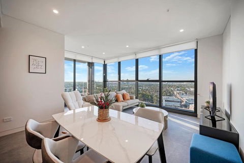 Luxury 1BR Apt With Stunning City Skyline Views - Accommodation Sydney 2