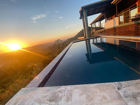 Luxurious Hinterland Guest House With HEATED POOL Sleeps 10 Brisbane Scenic Rim Gold Coast - Sydney 4u 3