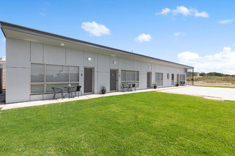 Luxury Apartments And Motel Rooms - Free Wifi - Close To Beach - Accommodation Sydney 1