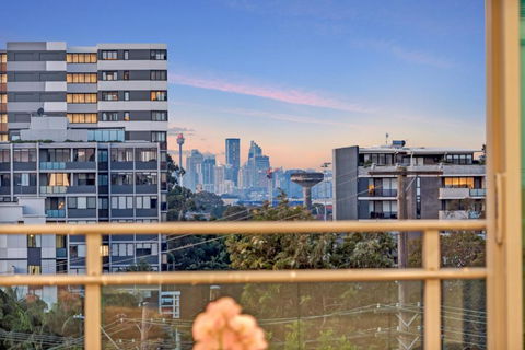 Luxury Retreat Sydney Airport Direct Train Line - Accommodation Sydney 0