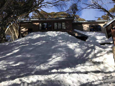 MAGNIFICENT SKIING ON MOUNT BULLER - Sydney 4u 1