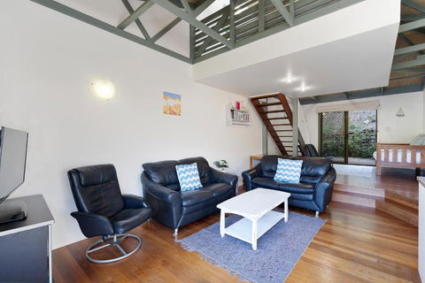 MAIN STAY - 100m To Patrolled Beach, Pool, Wifi, Close To Cafes - Accommodation Sydney 2
