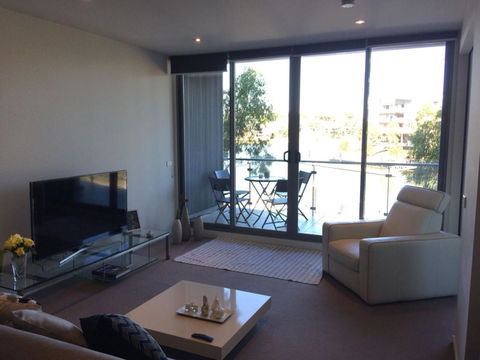 Marina View Apartment On The Maribyrnong River, Melbourne - Sydney 4u 3