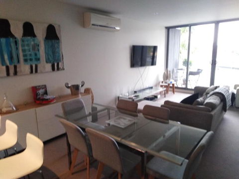 Marina View Apartment On The Maribyrnong River, Melbourne - Sydney 4u 2