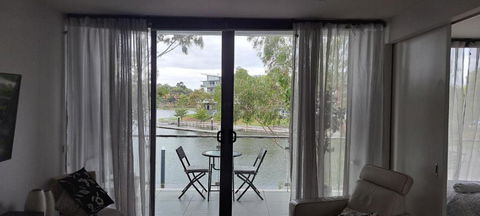 Marina View Apartment On The Maribyrnong River, Melbourne - Sydney 4u 0