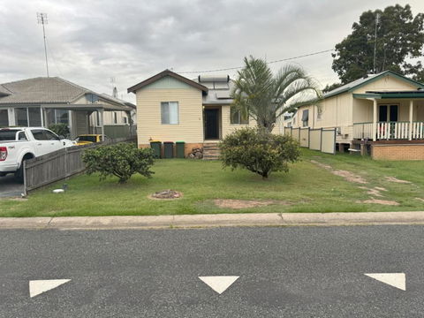 Massive 3 Bedroom Home With Backyard - Sydney 4u 3