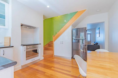 MELVINGTON BOUTIQUE APARTMENT IN HOBART CBD O - Sydney 4u 2