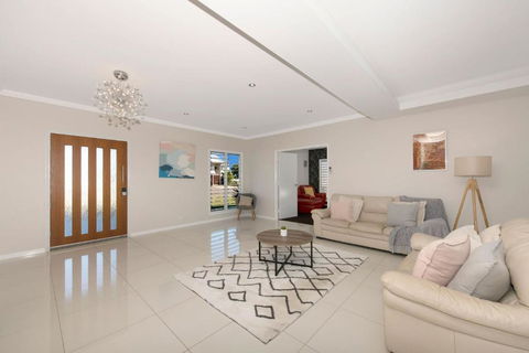 Modern Luxury Ocean Views - Sydney 4u 3