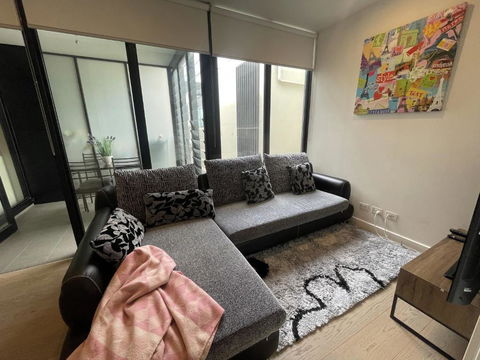Modern 1BD Apt W Free Parking In Central Brunswick - Sydney 4u 3