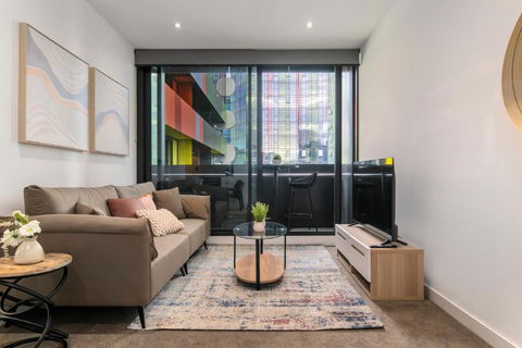 Modern 2BR Apt W City Views, Balcony & Wi-Fi - Sydney 4u 0