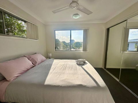Modern Homely Townhouse With Pool Access & Free WIFI - Sydney 4u 1