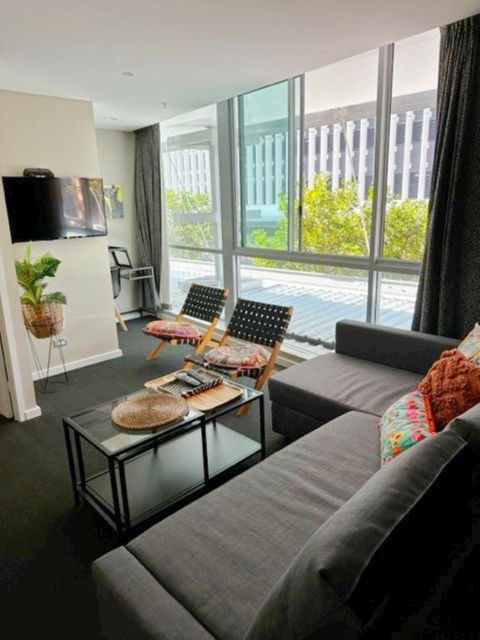 NEW Exquistely Furnished 2 Bedroom Apartment - Sydney 4u 1