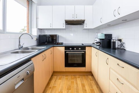 Mosman Views, 2bed, Parking, 15min Walk To Beach - Accommodation Sydney 2