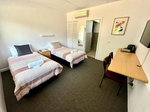 Mount Beauty Motor Inn - Sydney 4u 3