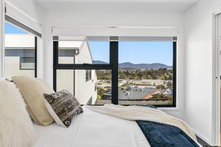 Mountain View Villa-close To Shops-10min To CBD - Accommodation Sydney 2