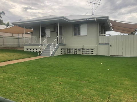Mt Isa - Emerald Gem 3 Bedroom Home QUIET AREA - Sydney 4u 0
