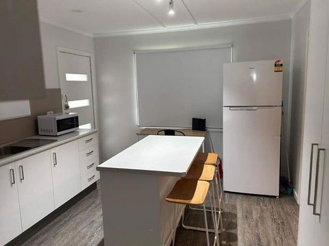 Mt Isa - Emerald Gem 3 Bedroom Home QUIET AREA - Sydney 4u 2