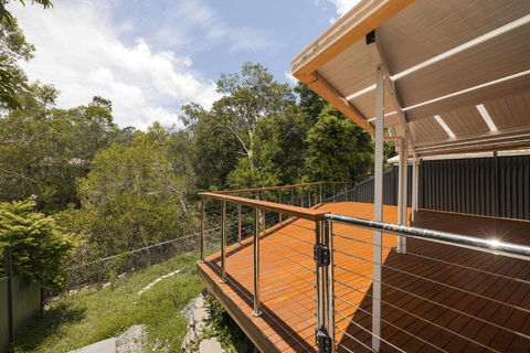 NEW 3BR Serene Creekside Retreat In Helensvale - Sydney 4u 0