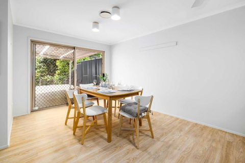 NEW 3BR Serene Creekside Retreat In Helensvale - Sydney 4u 3