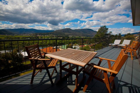 New Norfolk Holiday Apartments - Sydney 4u 0