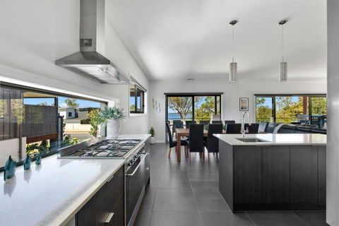 NEW - Sunrise Waters Holiday House - Sydney 4u 1