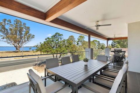 NEW - Sunrise Waters Holiday House - Sydney 4u 0