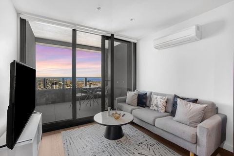 NEW Waterfront Living With Sublime Views 2B1B - Sydney 4u 1