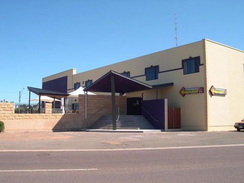 New Whyalla Hotel - Sydney 4u 0